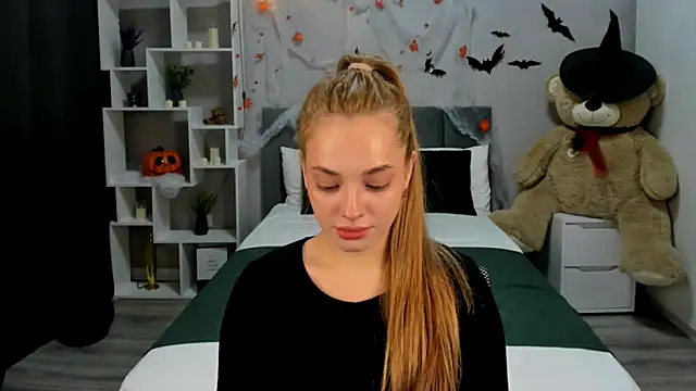 MelanieAlves online show from November 5, 6:11 pm