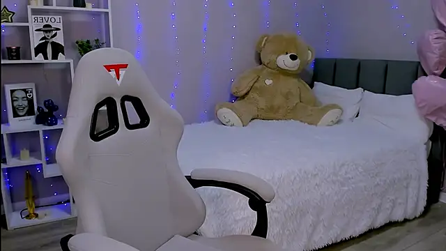 MelanieAlves online show from April 14, 2:44 pm