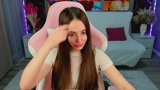 MelanieAlves online show from February 4, 6:25 pm