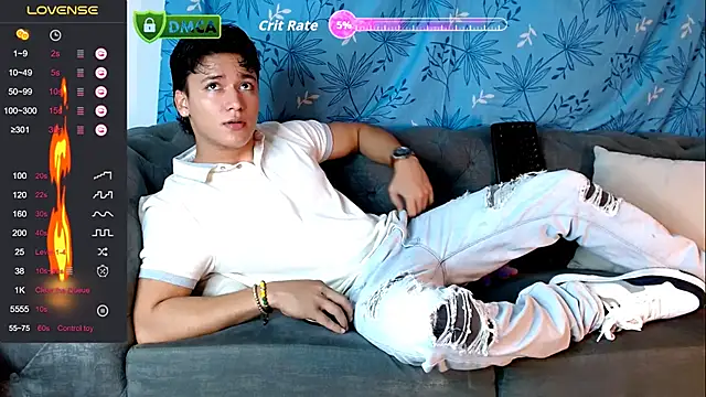 Snapshot of THE_LITTLE_LIAM chatting on June 11, 4:53 am THE LITTLE LIAM online show from June 11, 4:53 am