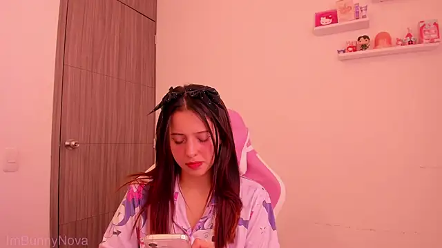 Snapshot of ImBunnyNova chatting on June 27, 5:19 pm ImBunnyNova online show from June 27, 5:19 pm