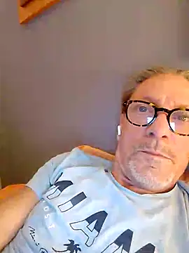 Deddyitalia3p online show from October 1, 8:13 pm