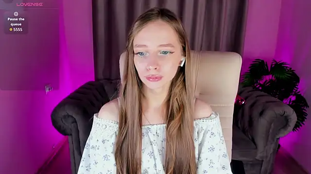 Amy Waynee online show from November 7, 5:06 pm