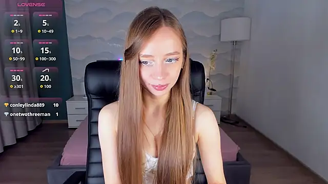 Amy Waynee online show from November 8, 6:33 pm