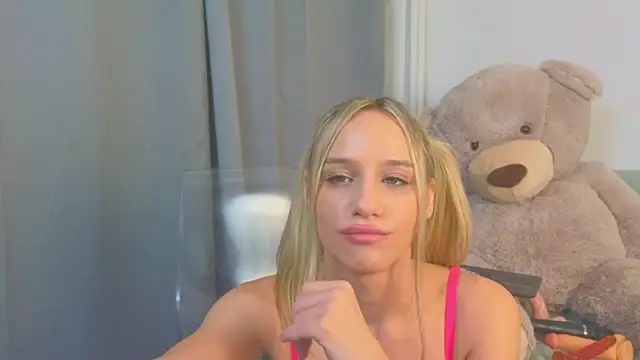 Snapshot of MellisaKim chatting on December 1, 9:15 pm MellisaKim online show from December 1, 9:15 pm