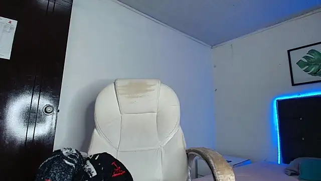 lovehotpink online show from January 9, 1:56 am