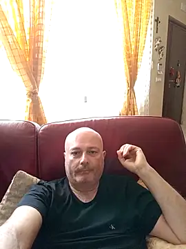 Alexis Bull online show from May 9, 10:07 am