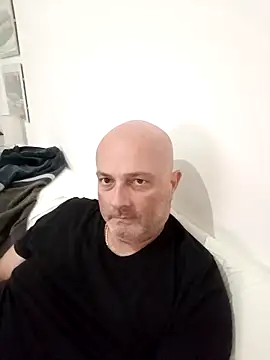 Alexis Bull online show from October 24, 1:10 pm