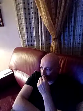 Alexis Bull online show from May 5, 10:24 pm