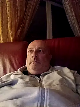 Alexis Bull online show from April 8, 11:17 pm