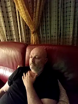 Alexis Bull online show from May 6, 9:41 pm