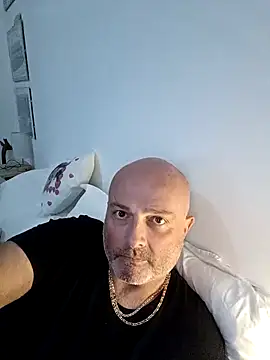 Alexis Bull online show from November 7, 2:10 pm