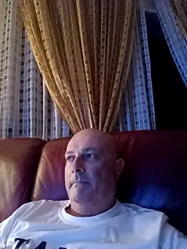 Snapshot of Alexis_Bull chatting on September 28, 10:50 pm Alexis Bull online show from September 28, 10:50 pm