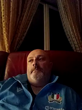 Alexis Bull online show from April 18, 11:16 pm