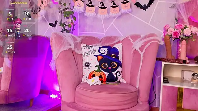Snapshot of MilleyJones chatting on October 18, 7:49 pm MilleyJones online show from October 18, 7:49 pm