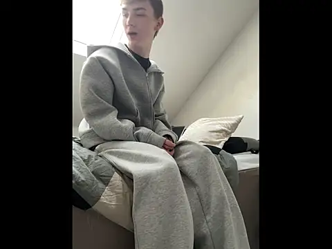 colar55x online show from February 18, 2:24 pm