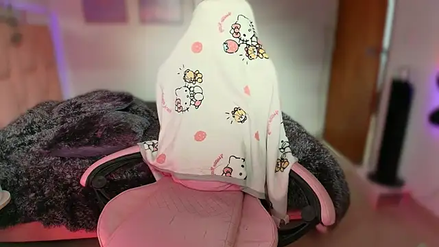 lunesweet online show from March 2, 9:55 pm