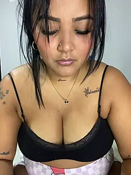 Snapshot of sashaoficial_ chatting on June 2, 11:49 pm sashaoficial online show from June 2, 11:49 pm