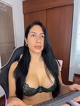ArianaReynoldss online show from April 21, 7:31 pm