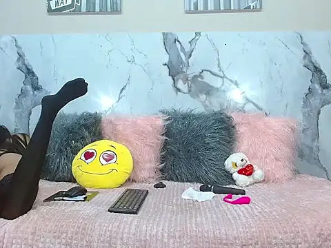 adajonnes online show from April 9, 3:40 pm