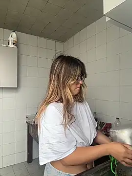 Snapshot of emma__bell_ chatting on December 4, 2:38 pm emma bell online show from December 4, 2:38 pm