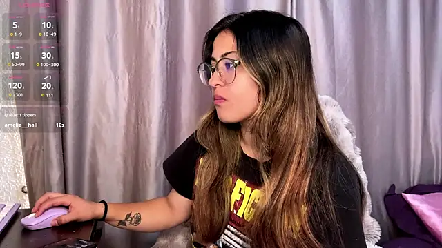 Snapshot of emma__bell_ chatting on October 2, 4:21 pm emma bell online show from October 2, 4:21 pm