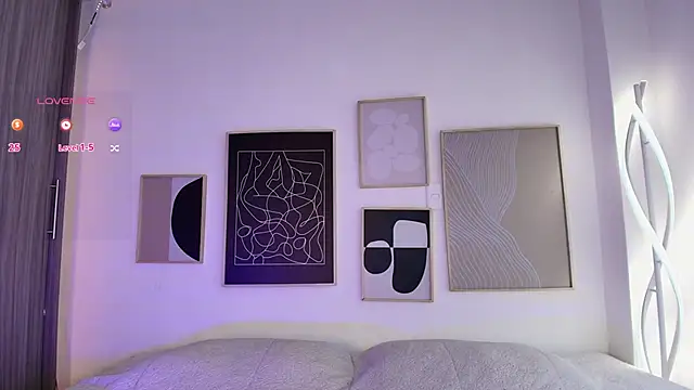 im eli1 online show from December 18, 5:50 pm