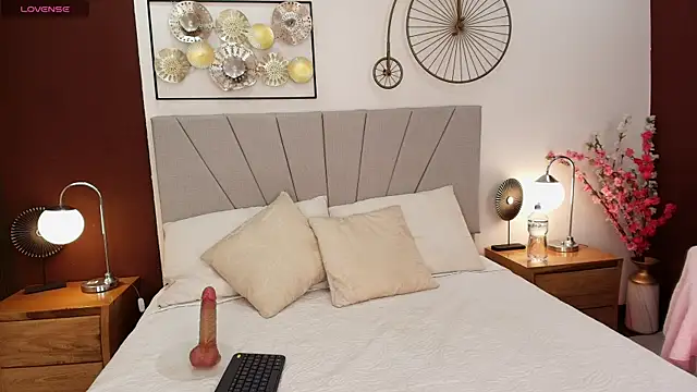 im eli1 online show from February 16, 8:40 pm