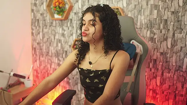 bonniie 98  online show from April 7, 7:04 pm