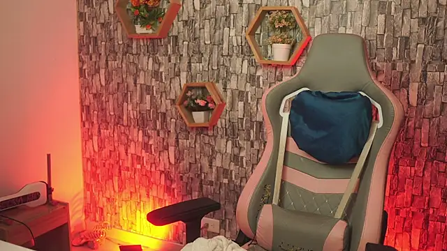 bonniie 98  online show from April 10, 4:08 am