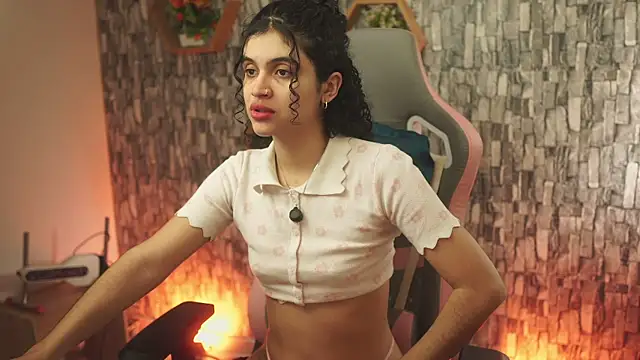 bonniie 98  online show from May 25, 8:40 pm