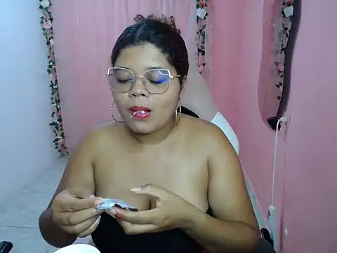 natalietits1 online show from October 29, 9:14 pm