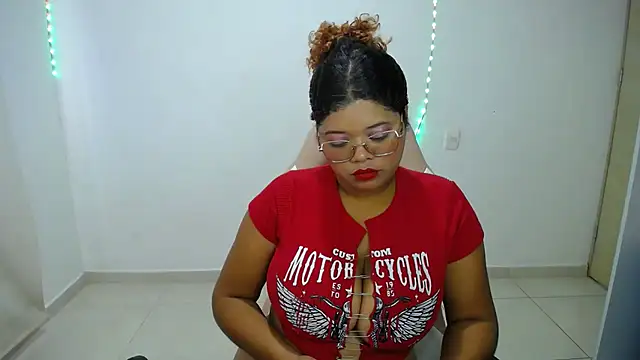 natalietits1 online show from December 3, 5:45 pm