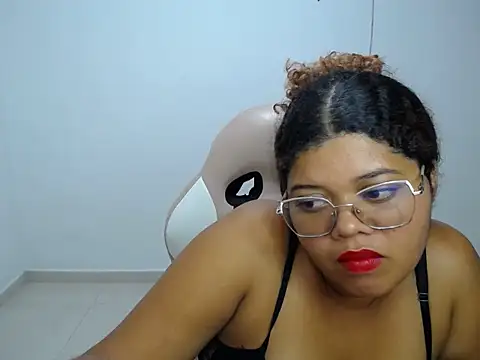 natalietits1 online show from December 5, 5:28 am