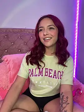 Snapshot of Young_Lau_ chatting on March 22, 1:22 am Young Lau online show from March 22, 1:22 am