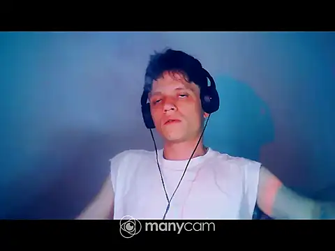 Snapshot of santihot089 chatting on May 15, 1:36 am santihot089 online show from May 15, 1:36 am