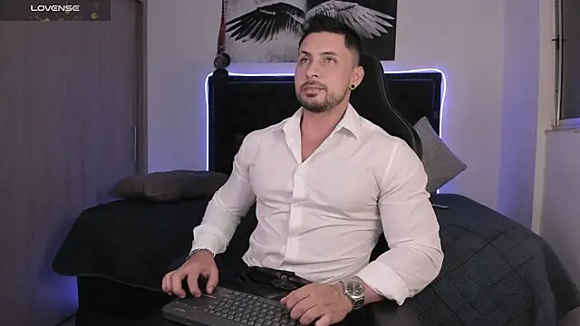 Snapshot of santi_aesthetic chatting on May 9, 3:54 am santi aesthetic online show from May 9, 3:54 am