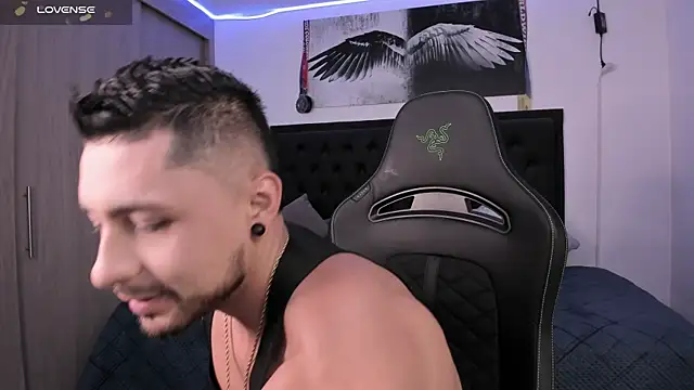 santi aesthetic online show from September 29, 3:24 am