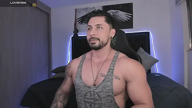 santi aesthetic online show from April 11, 11:30 pm