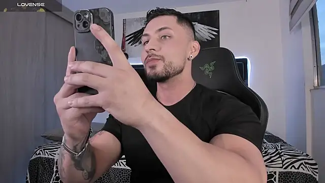 Snapshot of santi_aesthetic chatting on May 23, 11:15 pm santi aesthetic online show from May 23, 11:15 pm
