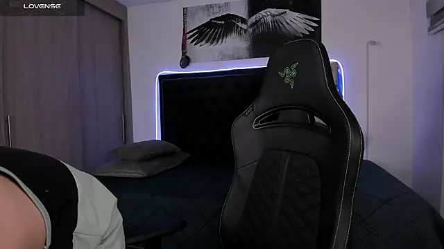 santi aesthetic online show from March 10, 12:25 am