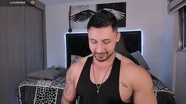 Snapshot of santi_aesthetic chatting on June 12, 1:36 am santi aesthetic online show from June 12, 1:36 am