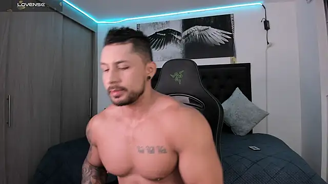 santi aesthetic online show from September 24, 4:52 am