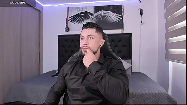 santi aesthetic online show from October 12, 9:05 pm