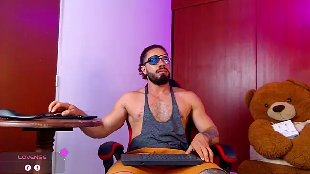 Snapshot of pirata_fitness chatting on September 24, 8:32 am pirata fitness online show from September 24, 8:32 am