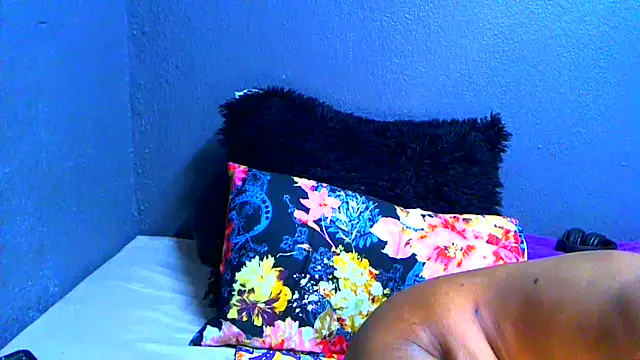 Snapshot of SMALLBOOBSXX chatting on June 19, 5:13 am SMALLBOOBSXX online show from June 19, 5:13 am
