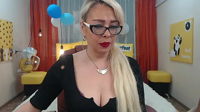 Snapshot of KatrinaCharm chatting on October 7, 12:28 pm KatrinaCharm online show from October 7, 12:28 pm