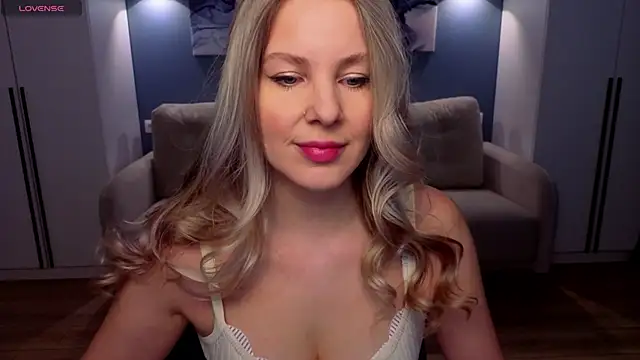 MelanieBennett online show from April 11, 6:10 am