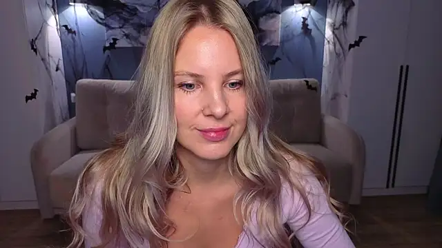 MelanieBennett online show from October 27, 6:14 am