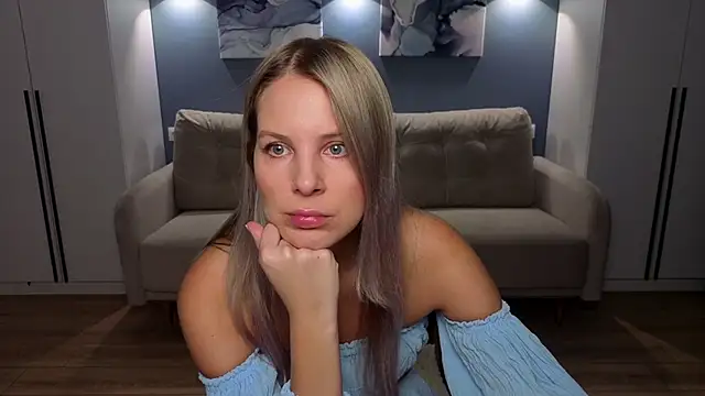 MelanieBennett online show from December 1, 6:14 am